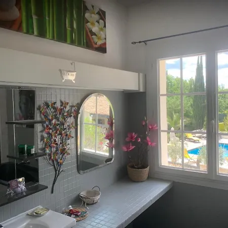 Bastide Du Bonheur Saint Donat 住宿加早餐酒店