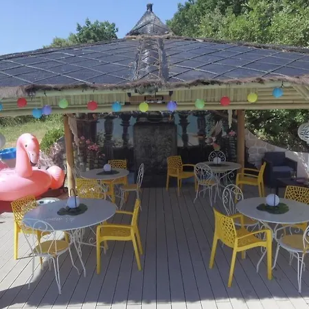 Bastide Du Bonheur Saint Donat 住宿加早餐酒店