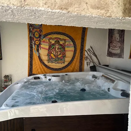 Bastide Du Bonheur Saint Donat 住宿加早餐酒店 格雷乌莱班