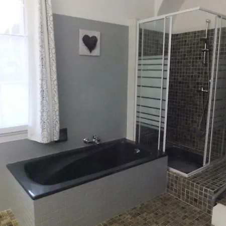 Bastide Du Bonheur Saint Donat 格雷乌莱班